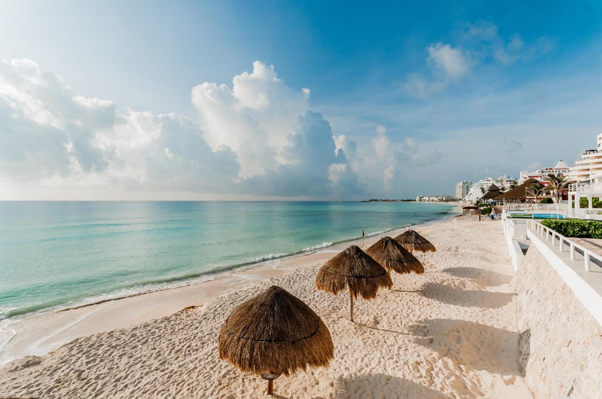Brisas Beachfront Penthouses Cancún Esterno foto